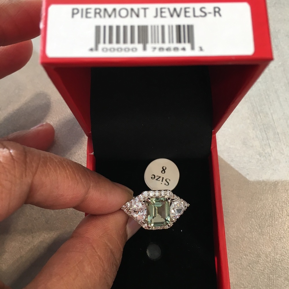 Piermont Jewels Ring Diamonds and Green Stone
